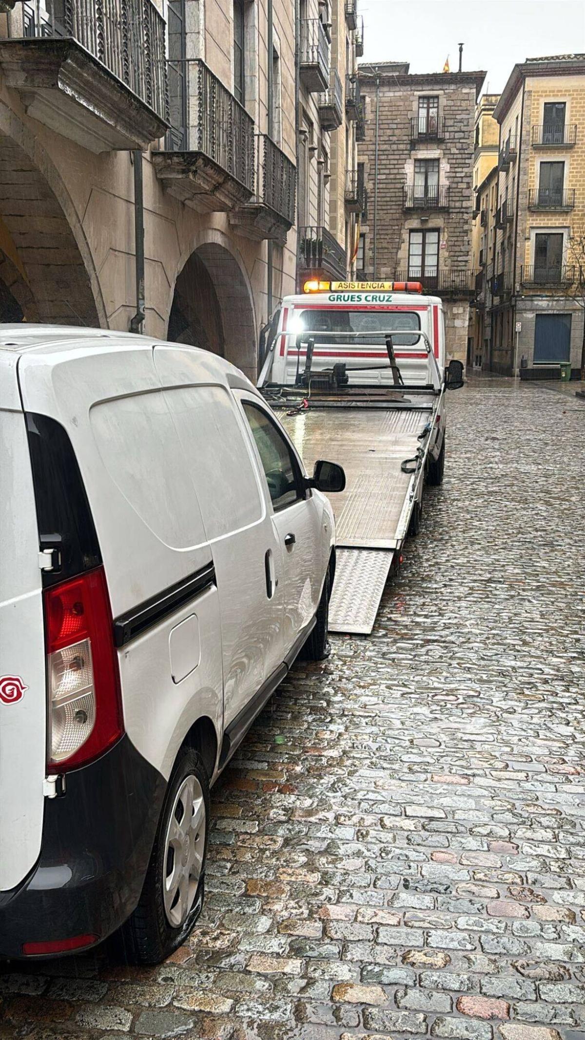 Imatges de les rodes punxades al Barri Vell