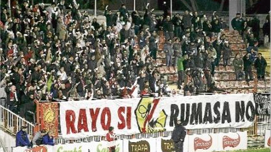 L&#039;afició del Rayo va xiular la presidenta Teresa Rivero i va exhibir pancartes en contra dels actuals dirigents.