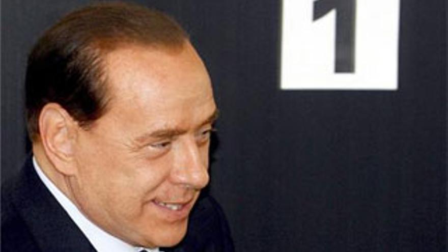 Berlusconi cree que el nuevo Gobierno de Zapatero es &quot;demasiado rosa&quot;