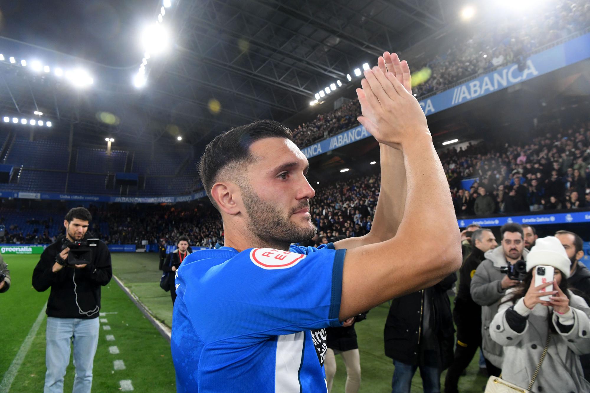 Riazor aclama a Lucas Pérez en su presentación