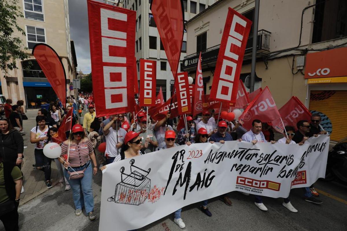 Cerca de mil personas salen a la calle por el Primero de Mayo