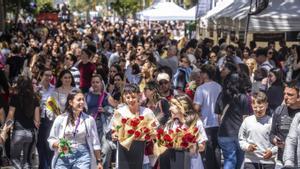 Un Sant Jordi fabulós i sense crisi d’identitat pol·linitza BCN