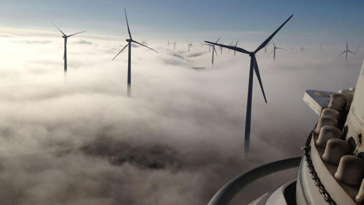 Instantánea tomada desde uno de los aerogeneradores de un parque eólico español.