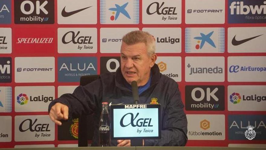 Javier Aguirre, en la sala de prensa de Son Bibiloni.