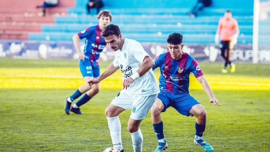 El Alzira sólo logra sumar un punto ante un Badalona corto de efectivos