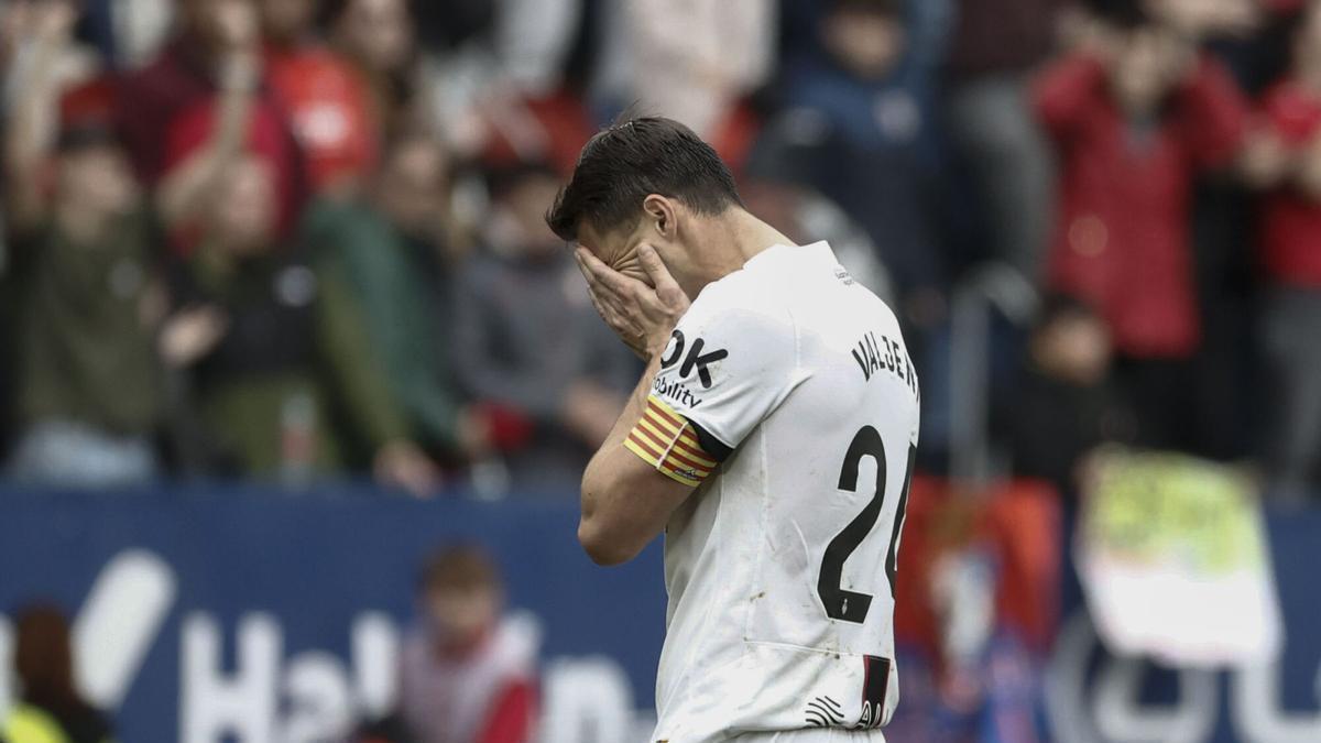 Martin Valjent se lamenta tras recibir el gol del empate de Osasuna