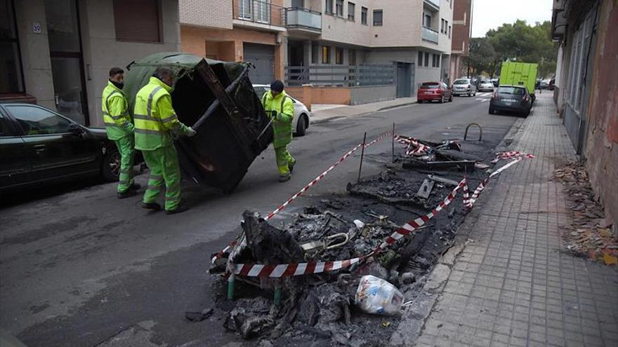 El vandalismo encrespa al Arrabal tras otro fuego