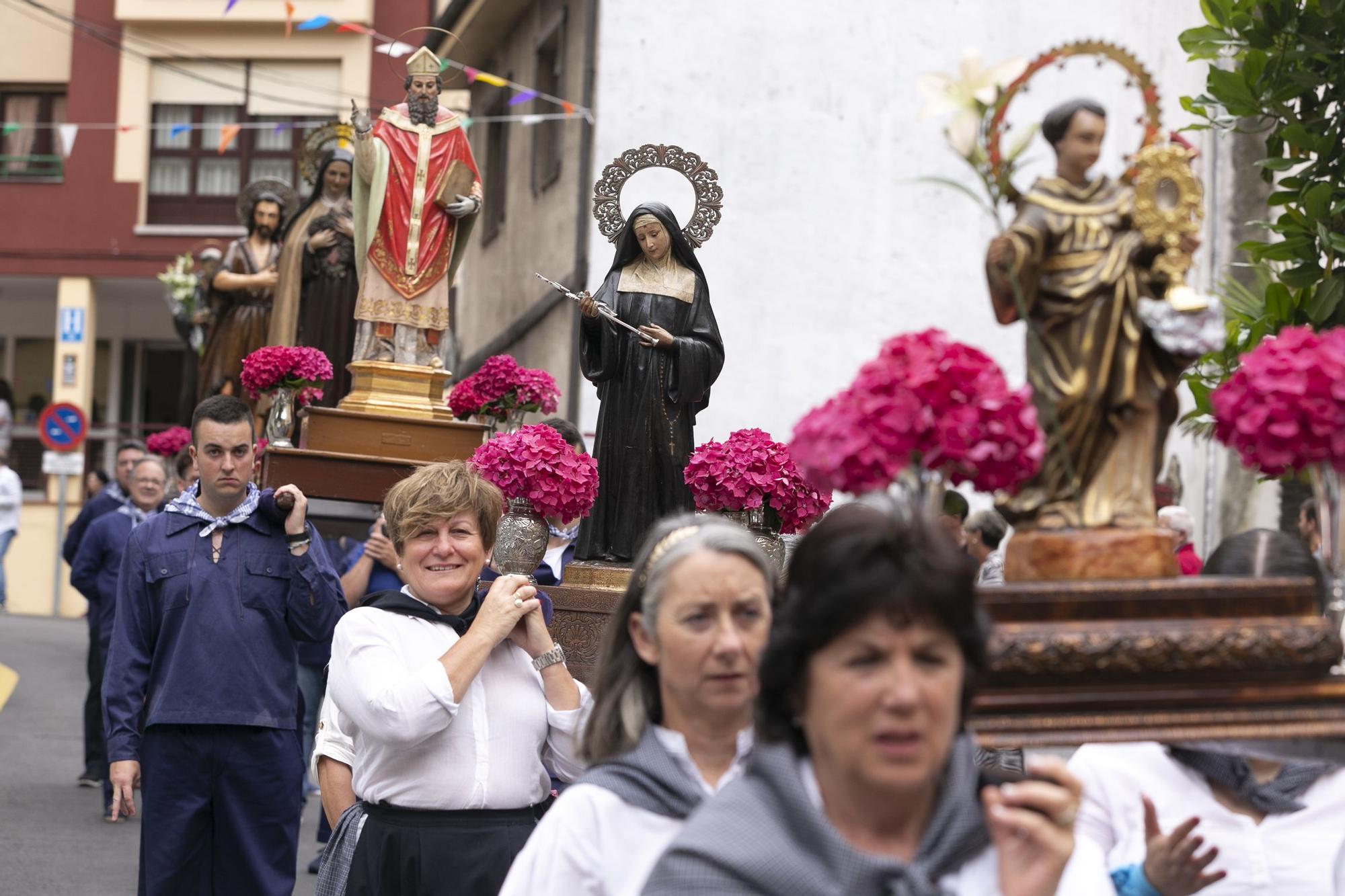 Cudillero se llena por el pregón de l'Amuravela, que invitó a "cantar ya bellar hasta quedanus sin fualgu"