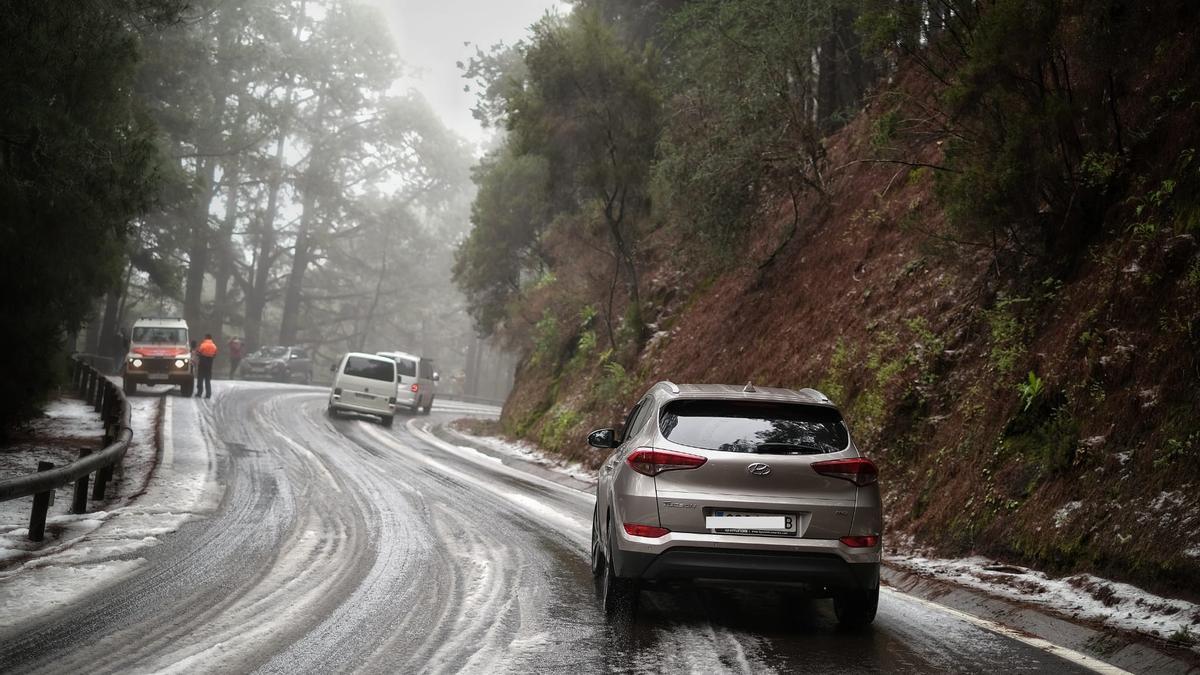 Uno de los accesos al Teide.