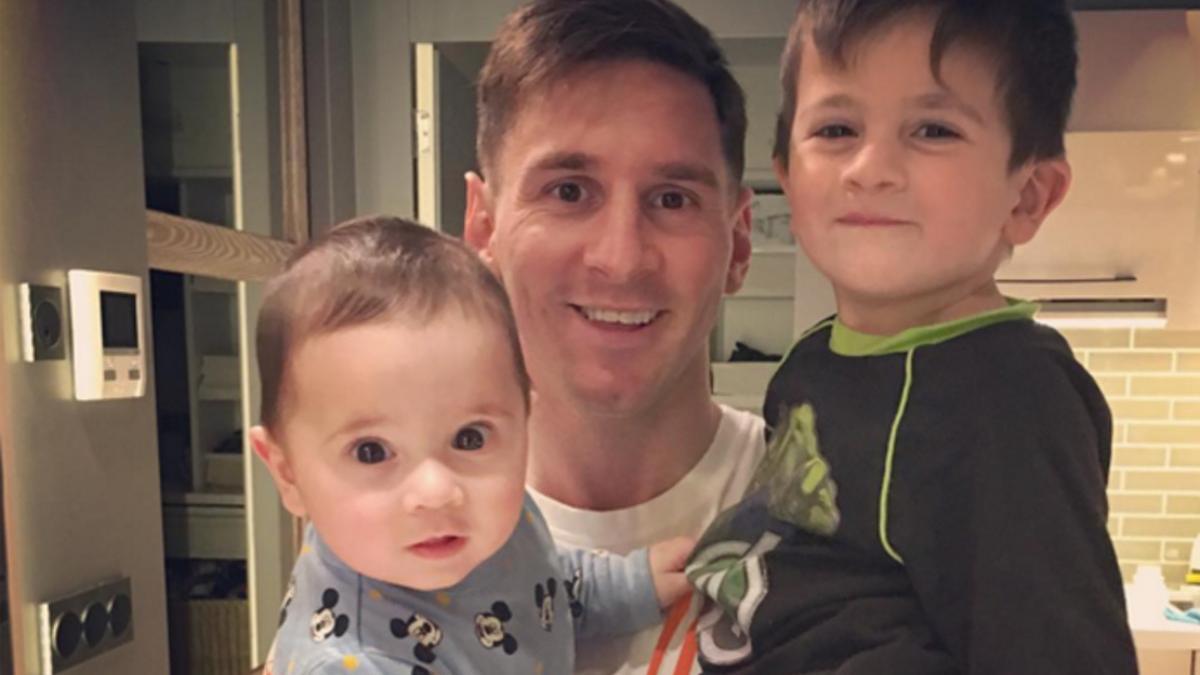 Messi, junto a su hijos Thiago y Mateo