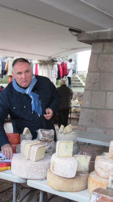 El chef José Andrés revoluciona "la plaza" de Cangas de Onís