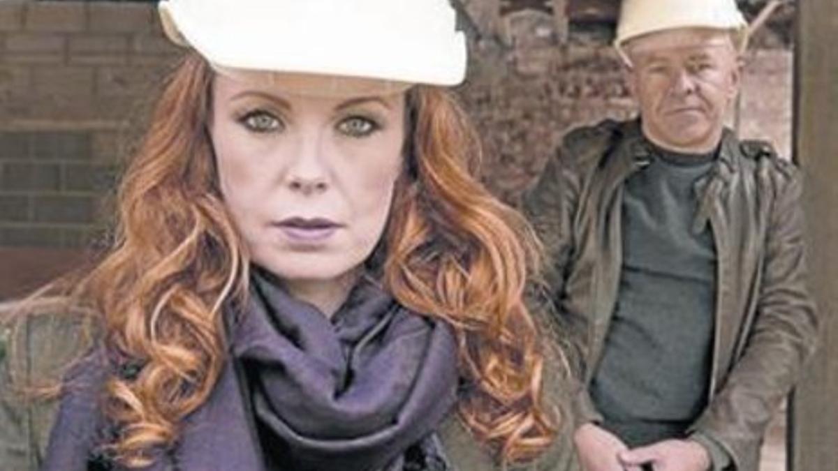 Gabrielle Blackman y Dominic Littlewood, los presentadores británicos.