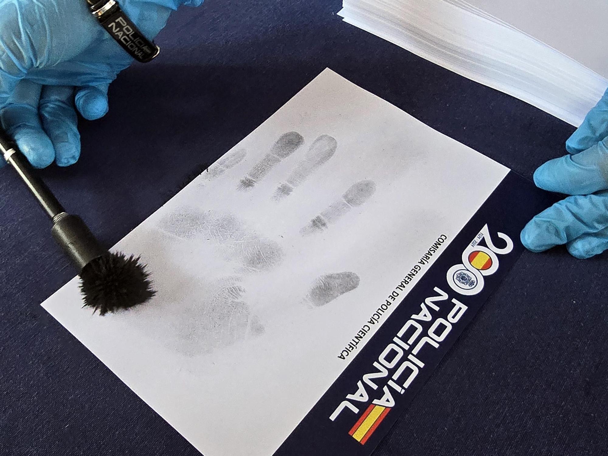 Vigo inaugura con la "Exposición de Medios" las celebraciones del Día de la Policía Nacional