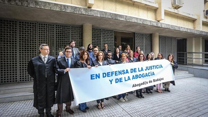 Letrados de oficio exigen que se reconozca su labor