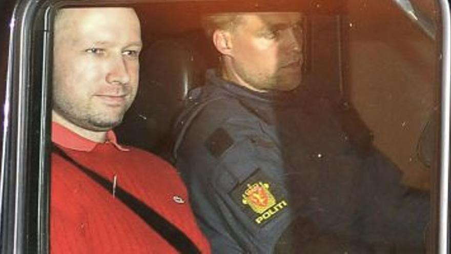 La Policía noruega considera posible que Breivik no actuara solo