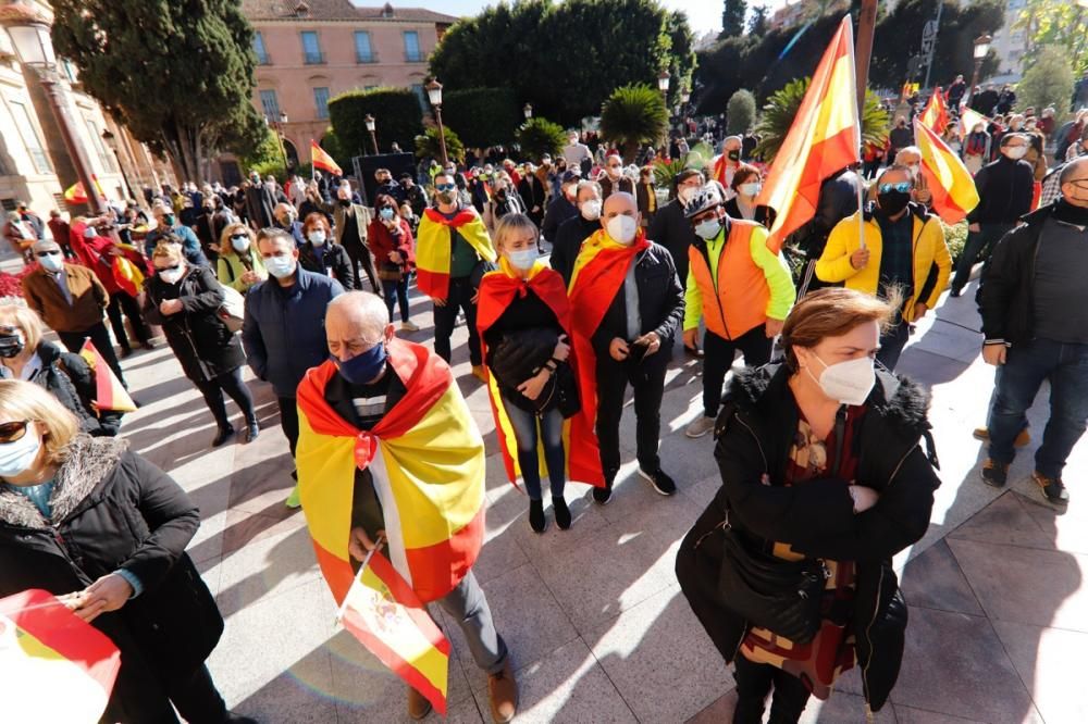 Más de un centenar de personas arropa a Vox en Murcia un acto en defensa de la Constitución