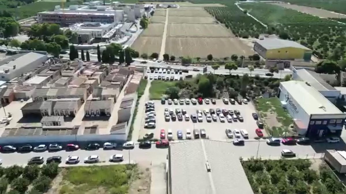 Aparcamiento provisional habilitado cerca del centro hospitalario