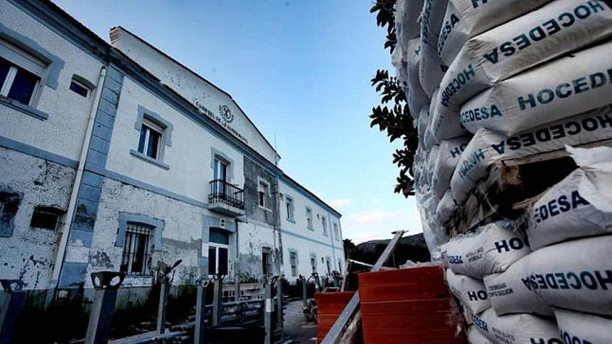 Antiguo edificio del cuartel, cuyas obras están paralizadas de momento.