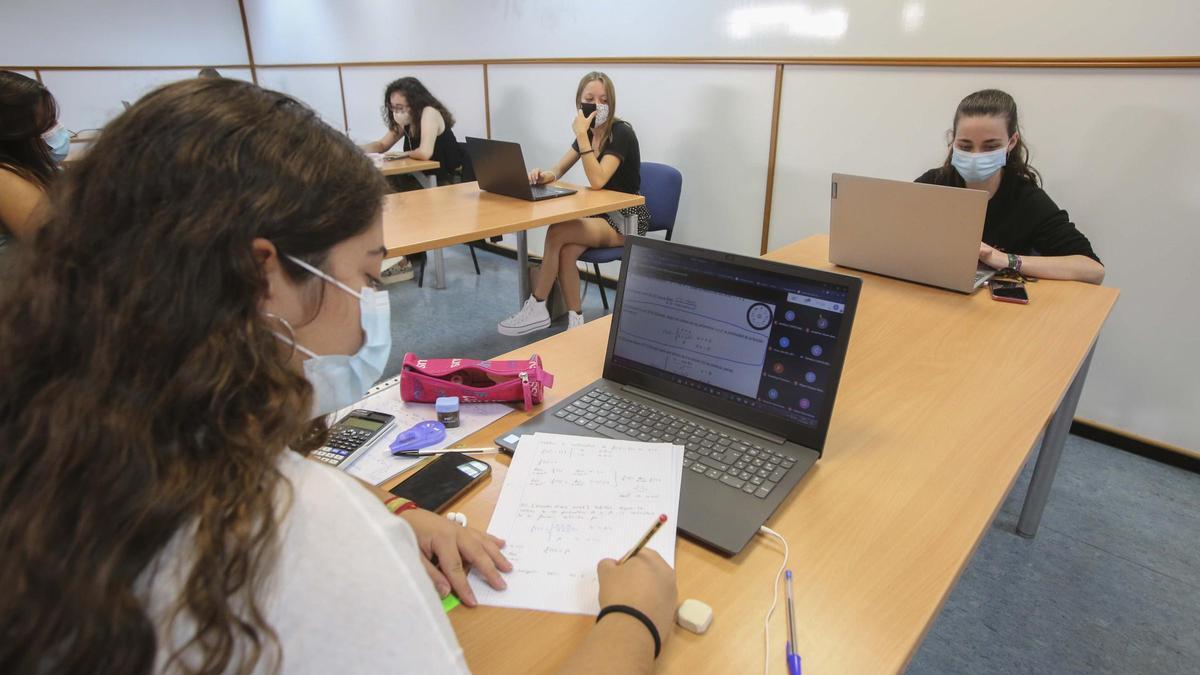 Becas universitarias 2020-2021 en la Comunidad Valenciana: todo lo que debes saber