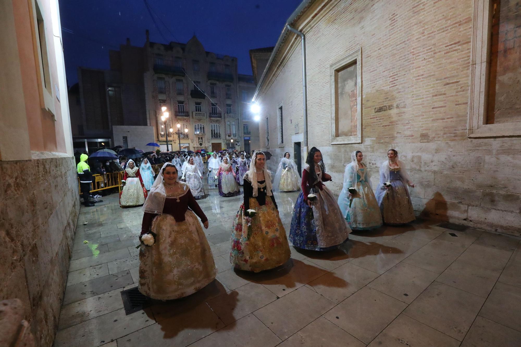 Búscate en el primer día de ofrenda por la calle de la Paz (entre las 19:00 a las 20:00 horas)