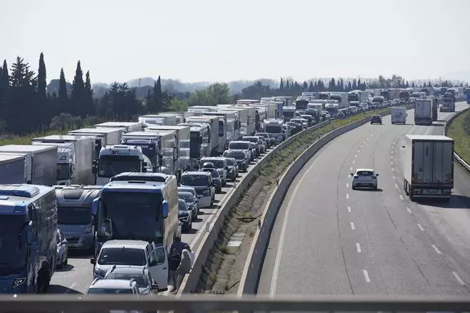 Les cues per l'accident a l'AP-7 a Pont de Molins