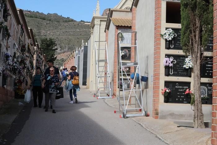 Día de Todos los Santos en el cementerio de Lorca