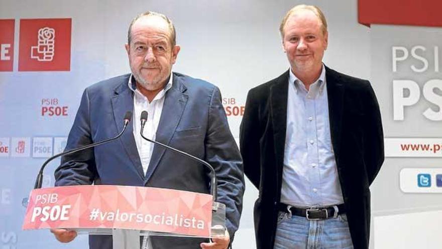 Antonio Manchado y Ramon Socías, ayer en la sede palmesana del PSIB-PSOE.