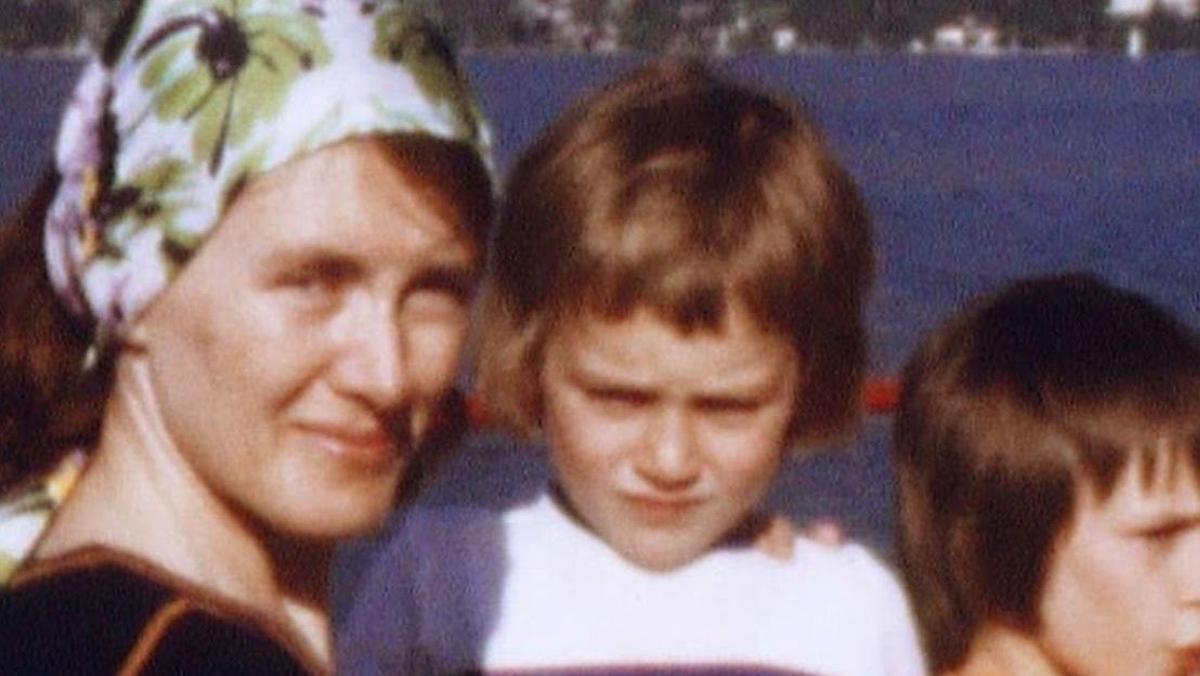 Fotograma del documental 'Los años de Super 8', de la Premio Nobel Annie Ernaux y su hijo David.