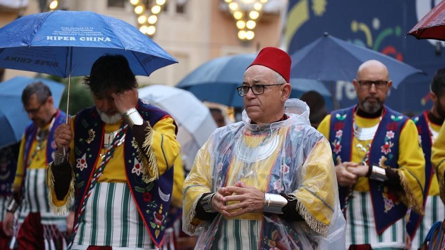 La lluvia acompaña el inicio de la Diana en Alcoy