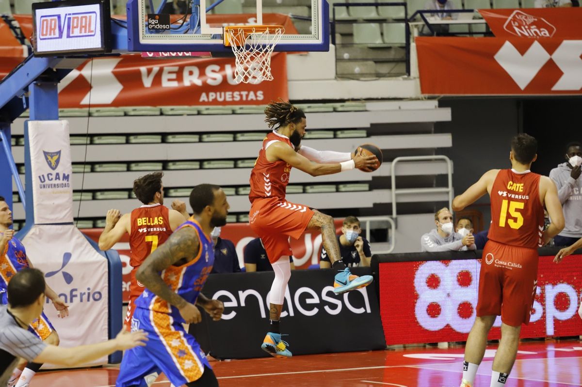 El UCAM Murcia se frena ante el Valencia Basket (66-80)