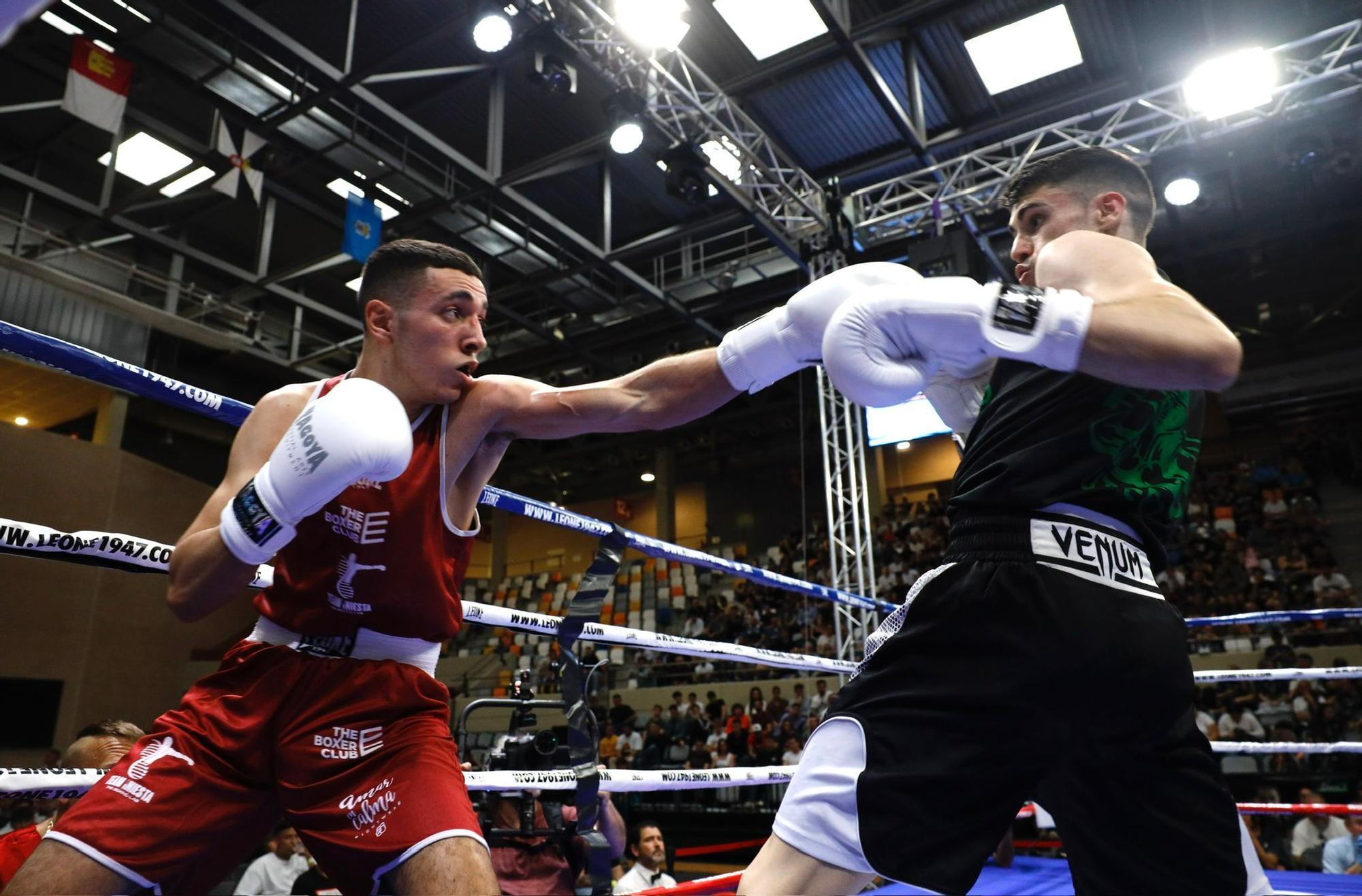 Velada de boxeo en el pabellón Siglo XXI