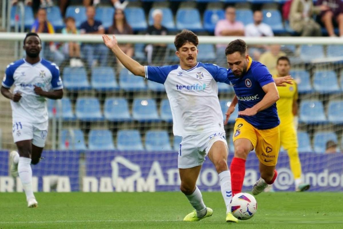 Teto, en acción durante el partido.