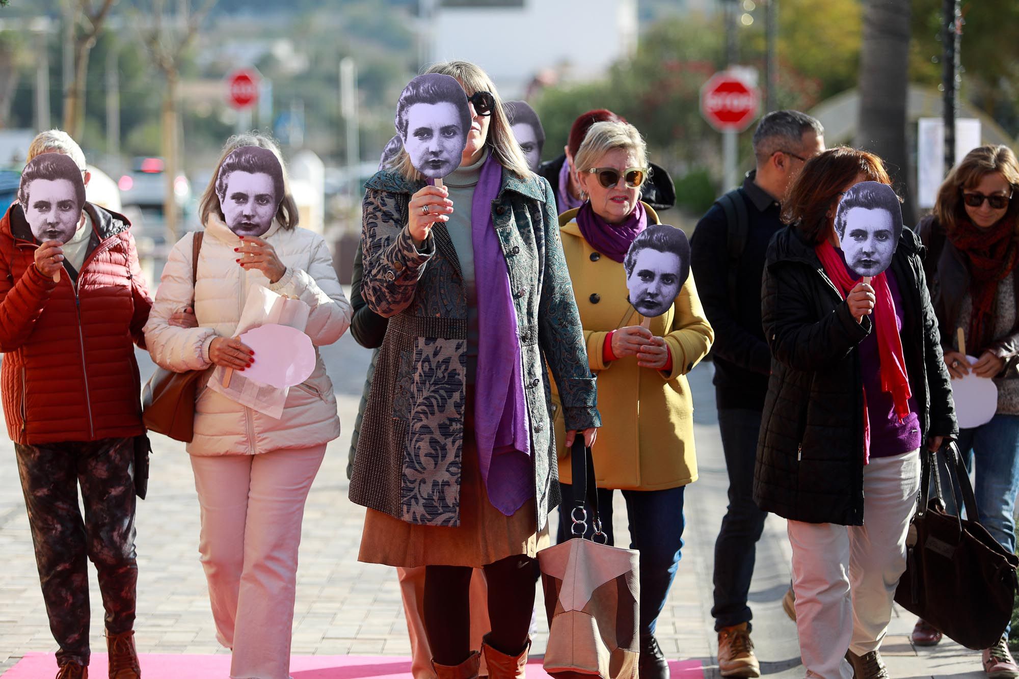 Protesta feminista a las puertas del Ayuntamiento de Sant Josep