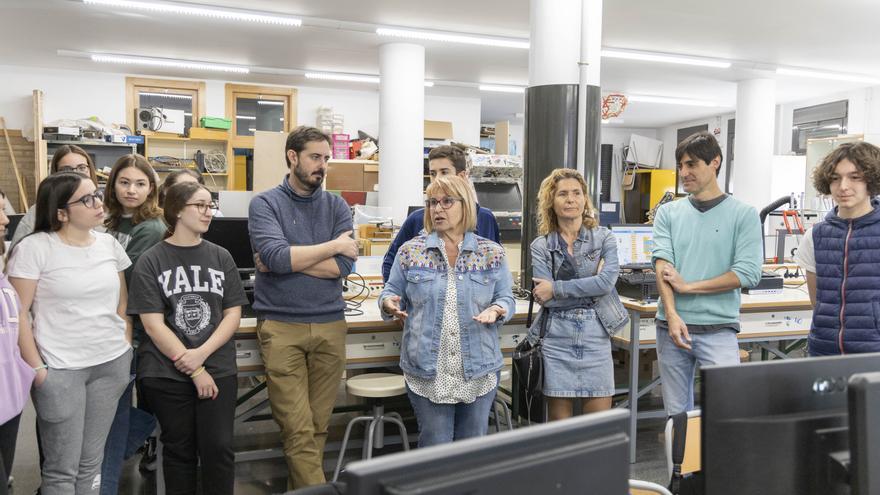 Mil estudiantes participan en el proyecto de robótica del IES l&#039;Om de Picassent