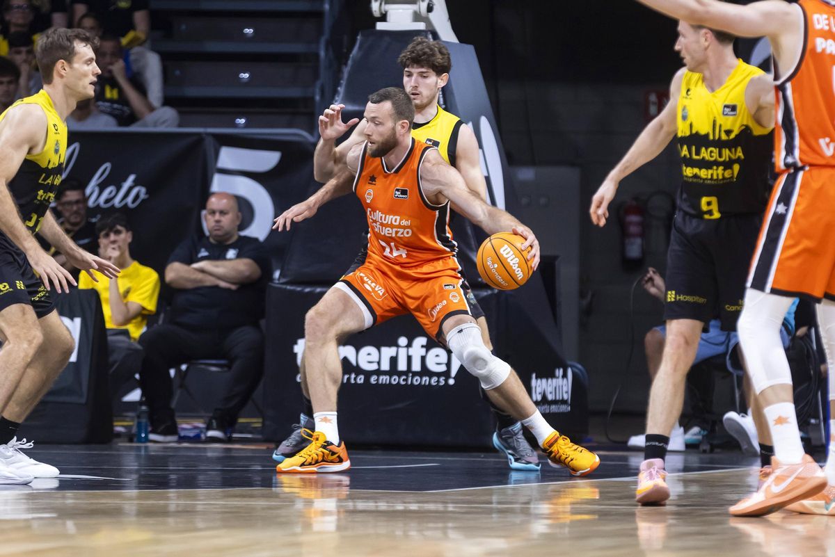 Matt Costello, imparable con 18 puntos, 8 rebotes y 28 de valoración