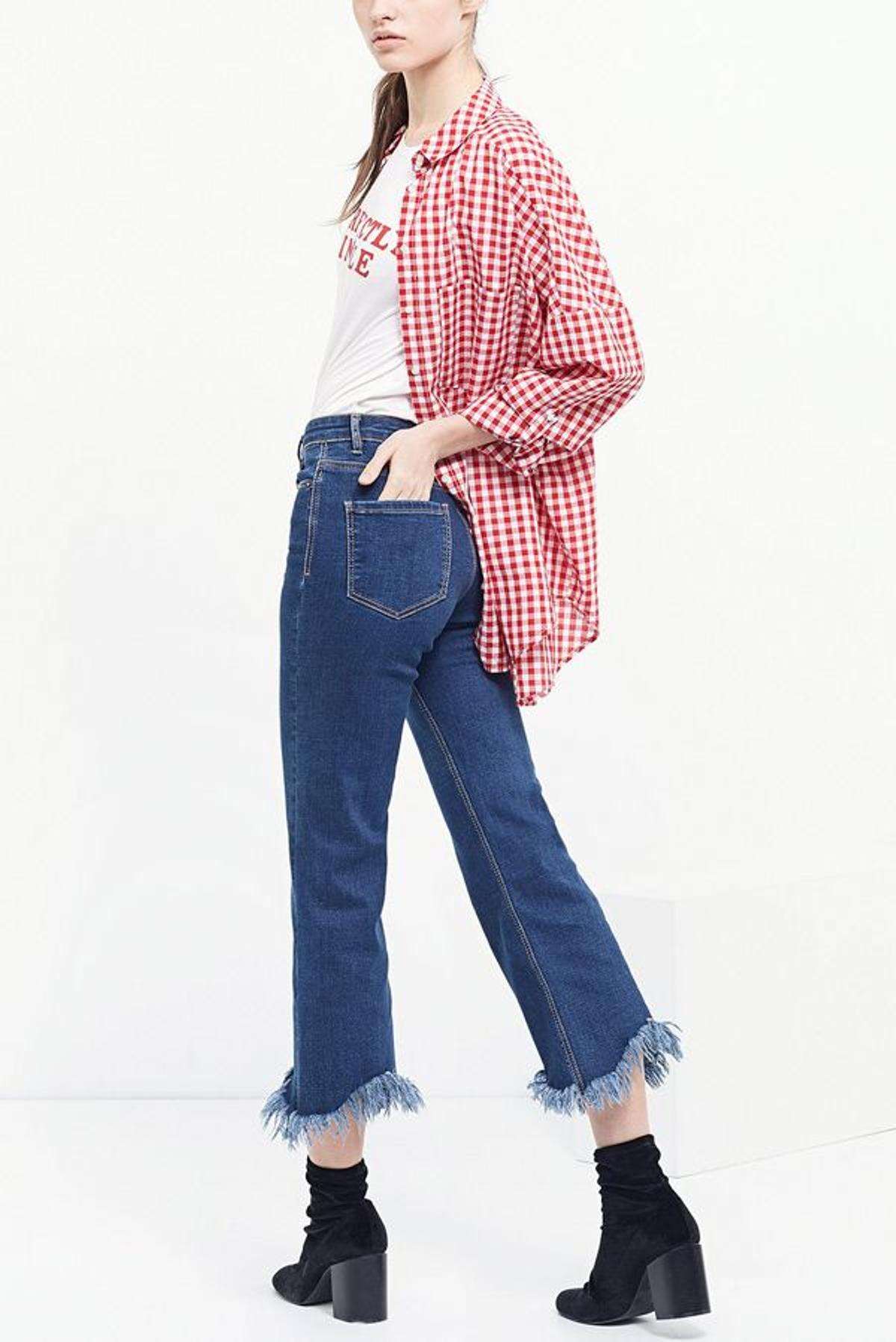 Flare Jeans: deshilachados, de Stradivarius