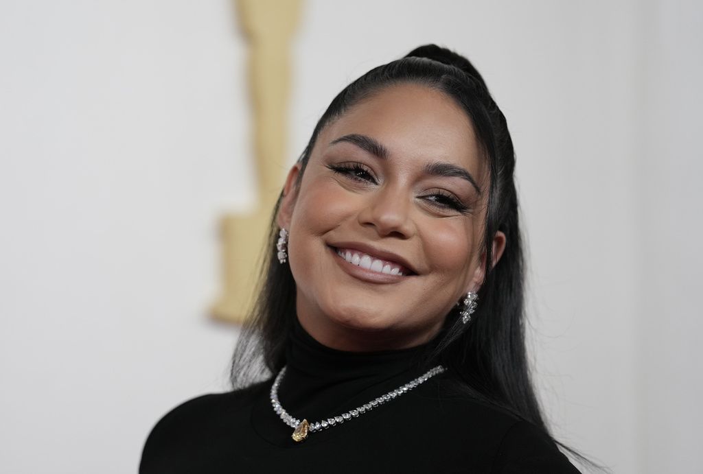 Vanessa Hudgens en la alfombra roja de los Oscar