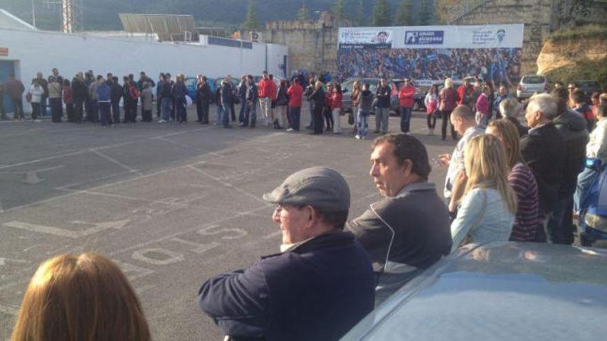 Colas en El Collao por las entradas para el Real Madrid