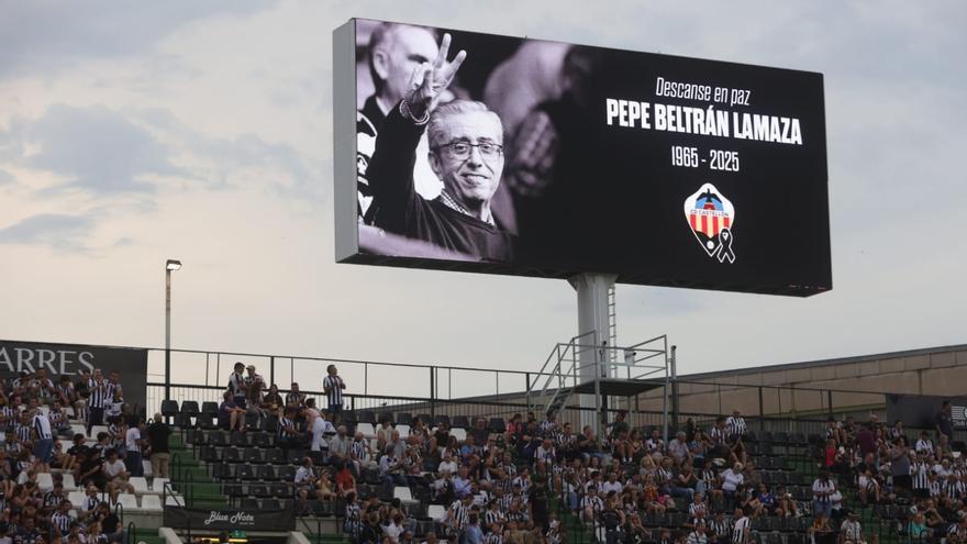 Emotivo recuerdo en Castalia en memoria de Pepe Beltrán, albinegro y periodista