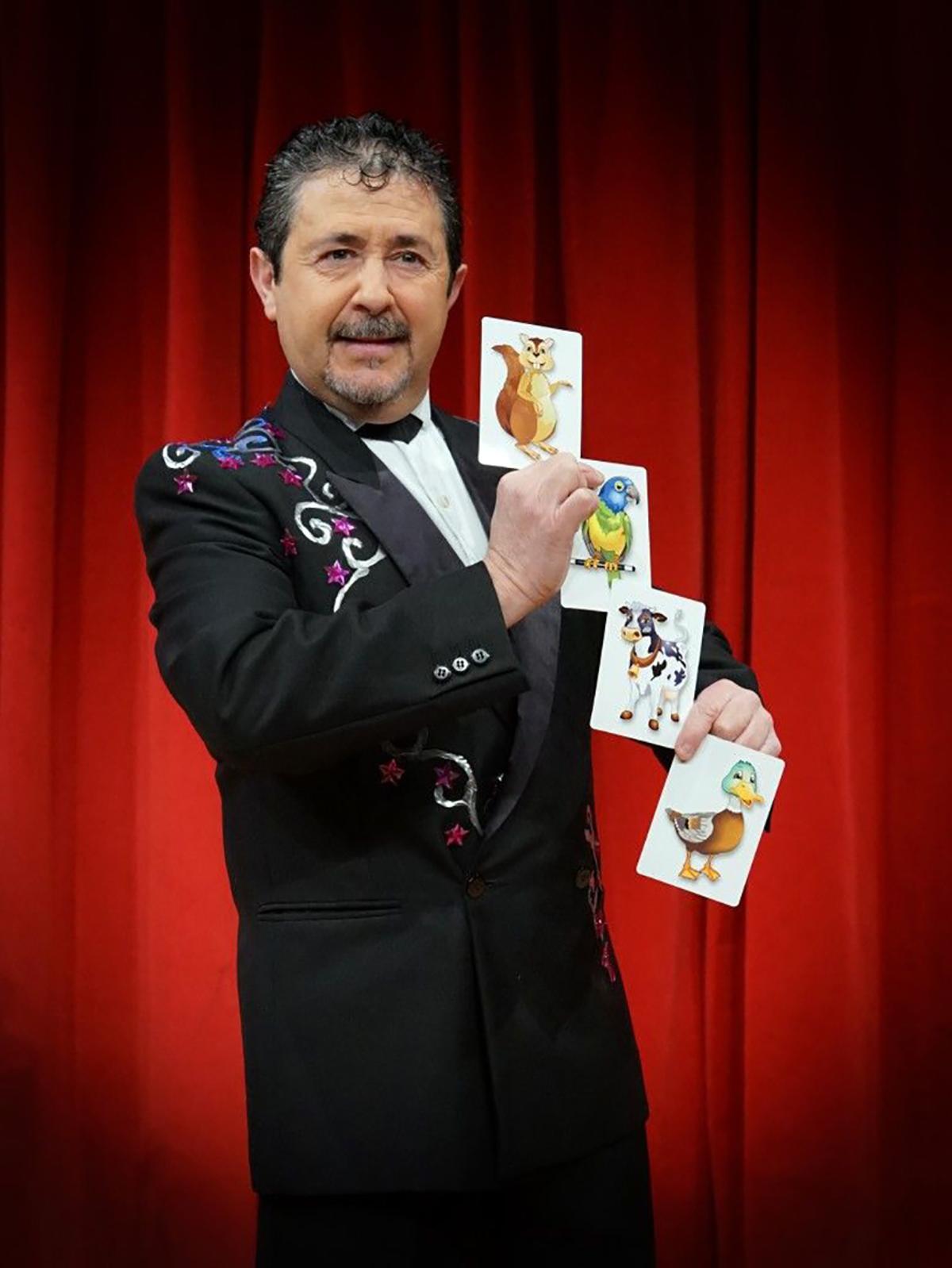 El Mago Félix actuará este jueves de San Valero con magia para toda la familia