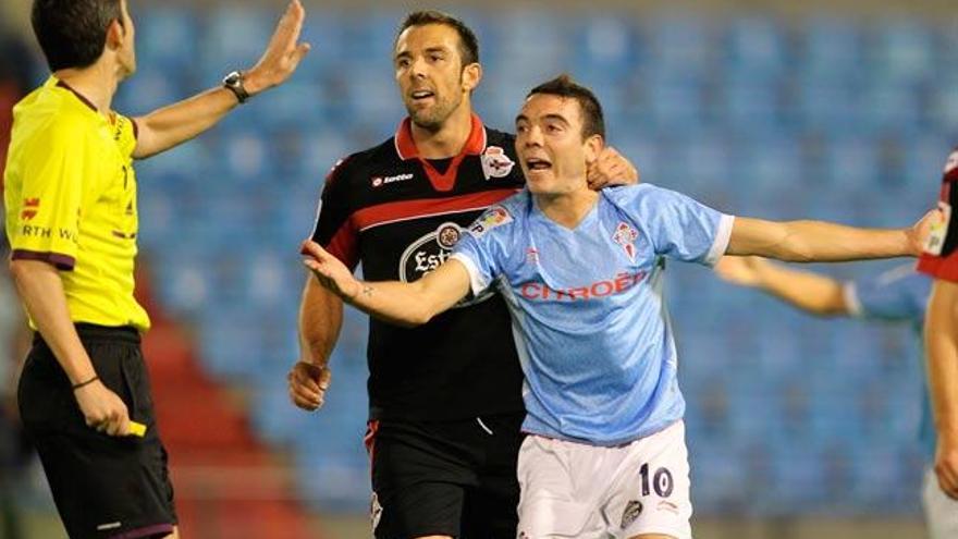 Iago Aspas y Marchena, en el duelo en Balaídos // RICARDO GROBAS