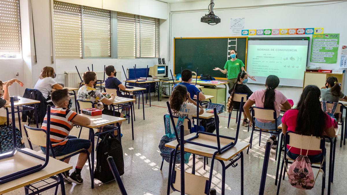 Aula en un colegio de la provincia el primer día de clase