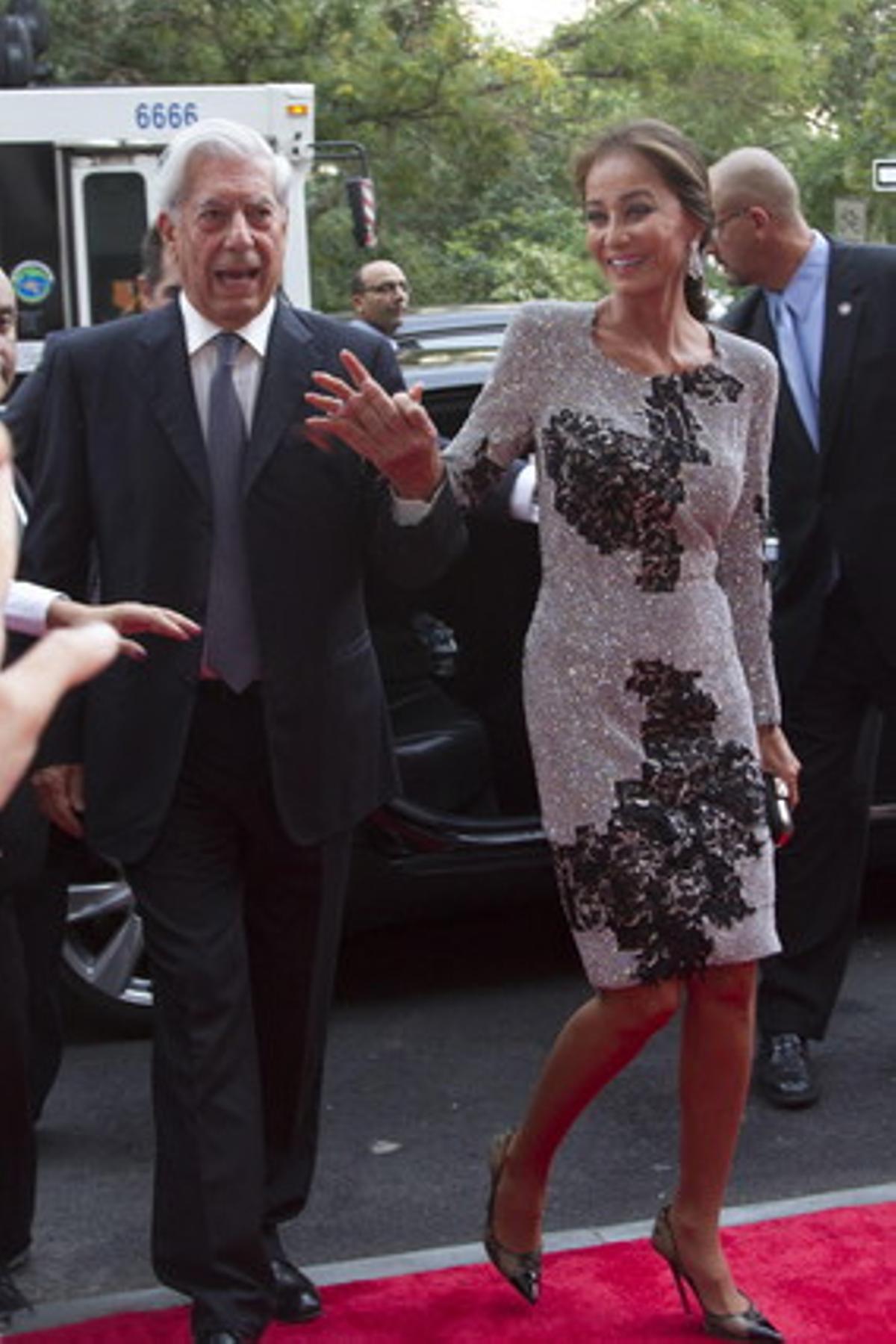 Mario Vargas Llosa i Isabel Preysler, a l’arribar a la festa d’inauguració de la nova botiga de Porcelanosa a Nova York.