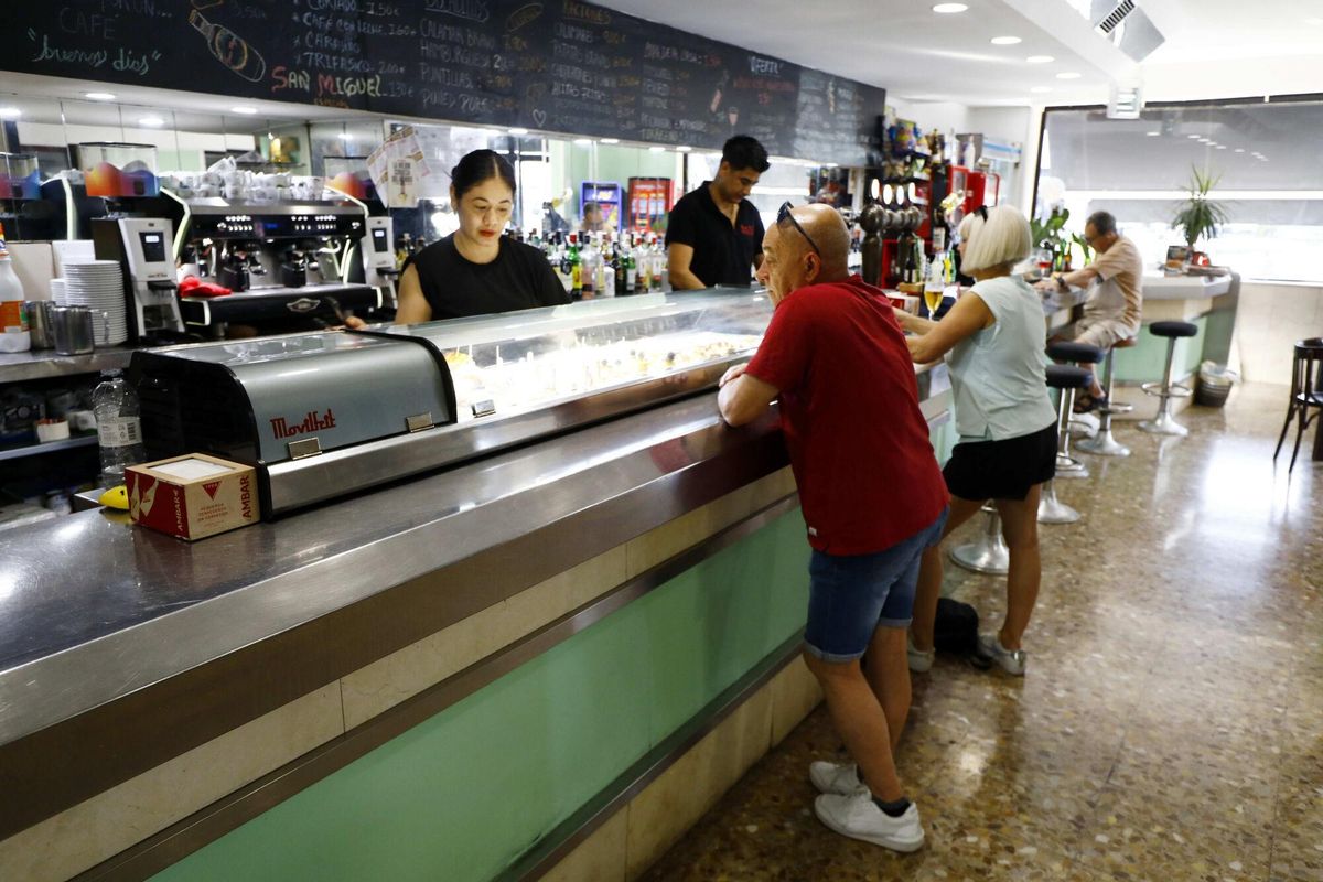 En imágenes | Bar 212, el negocio que lleva la tradición del juepincho a Las Delicias con tapas a 1€