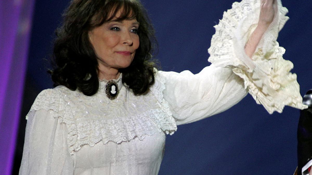 LORETTA LYNN