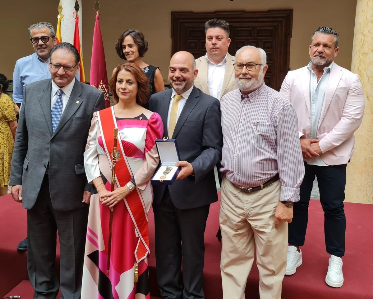 Antonio Santa Isabel, junto al equipo del Centro de Iniciativas Turísticas de Teruel, y Emma Buj.