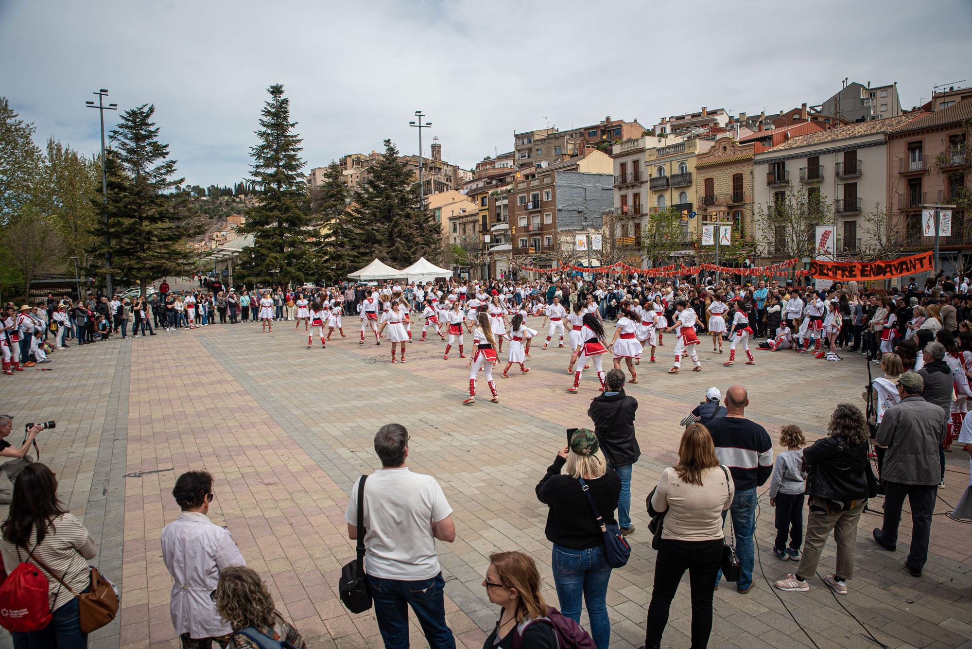 Els caramellaires omplen Súria de música, dansa i festa