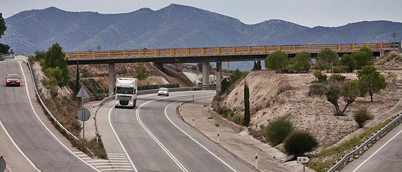 Carretera CV-60 en la zona donde se produjo el siniestro. |