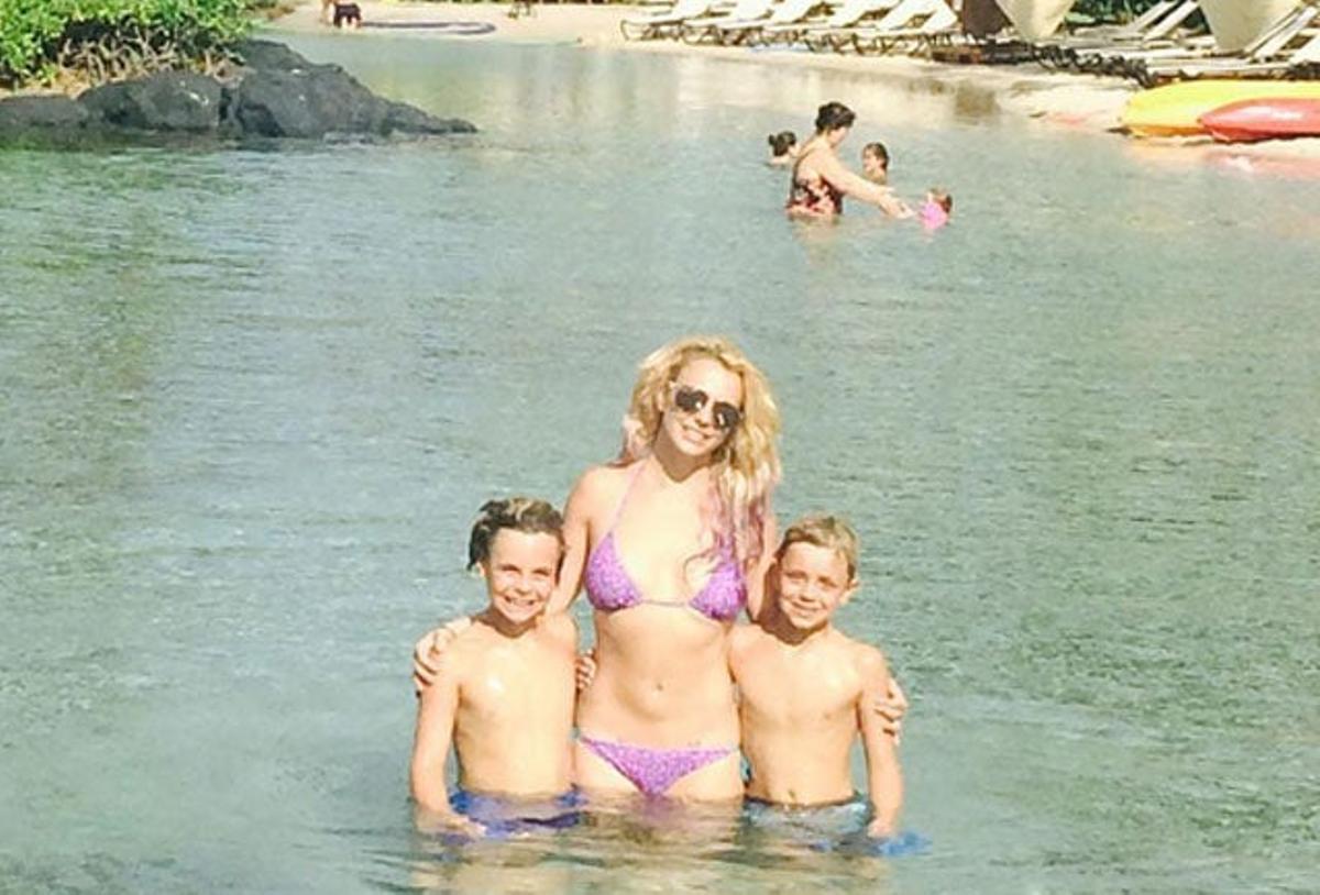 Britney Spears posa junto a los hombres de su vida