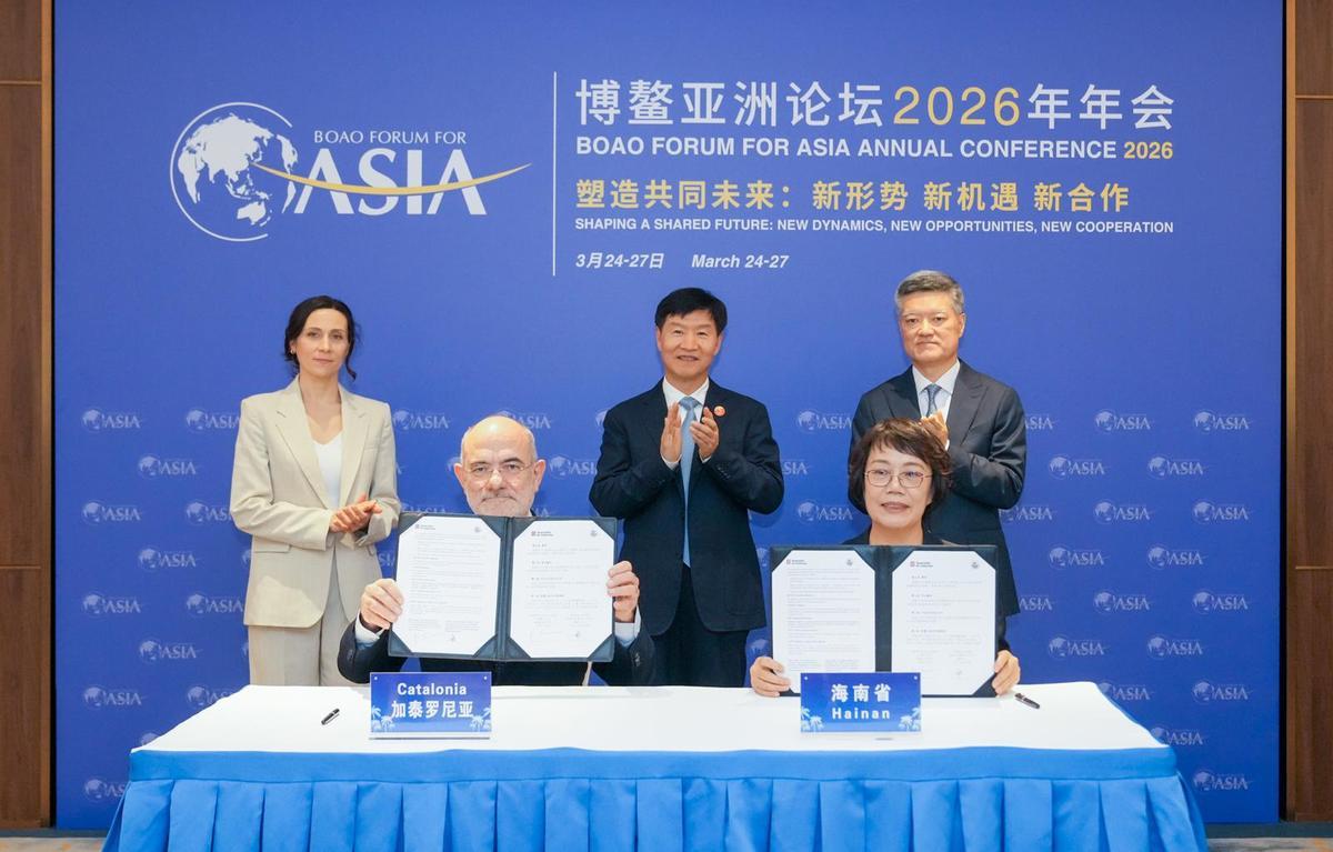 El conseller Duch y la directora general de la Oficina de Asuntos Exteriores de Hainan, Dai Zhen.